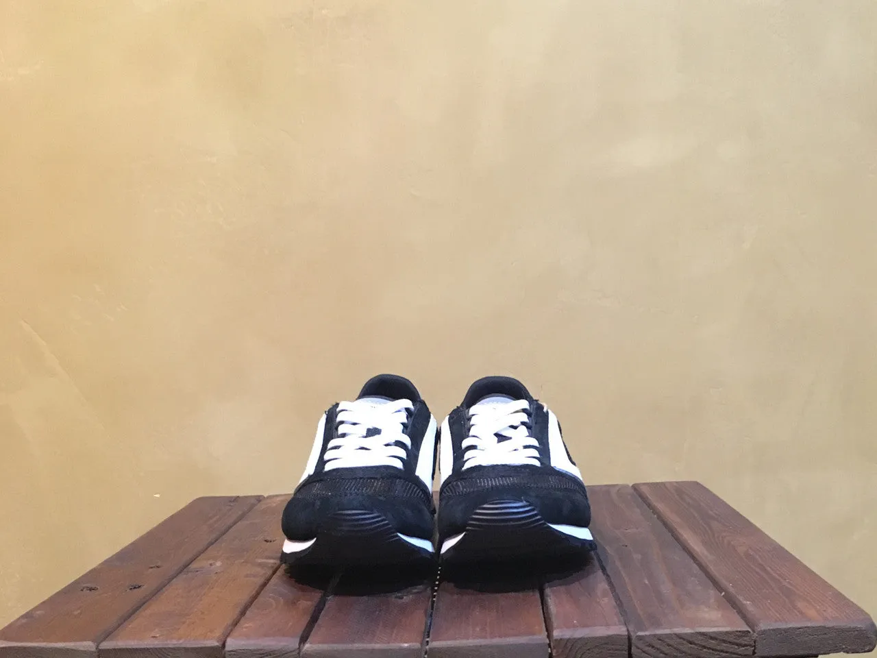 110178 1D 036 Brooks Chariot Jet Black/White