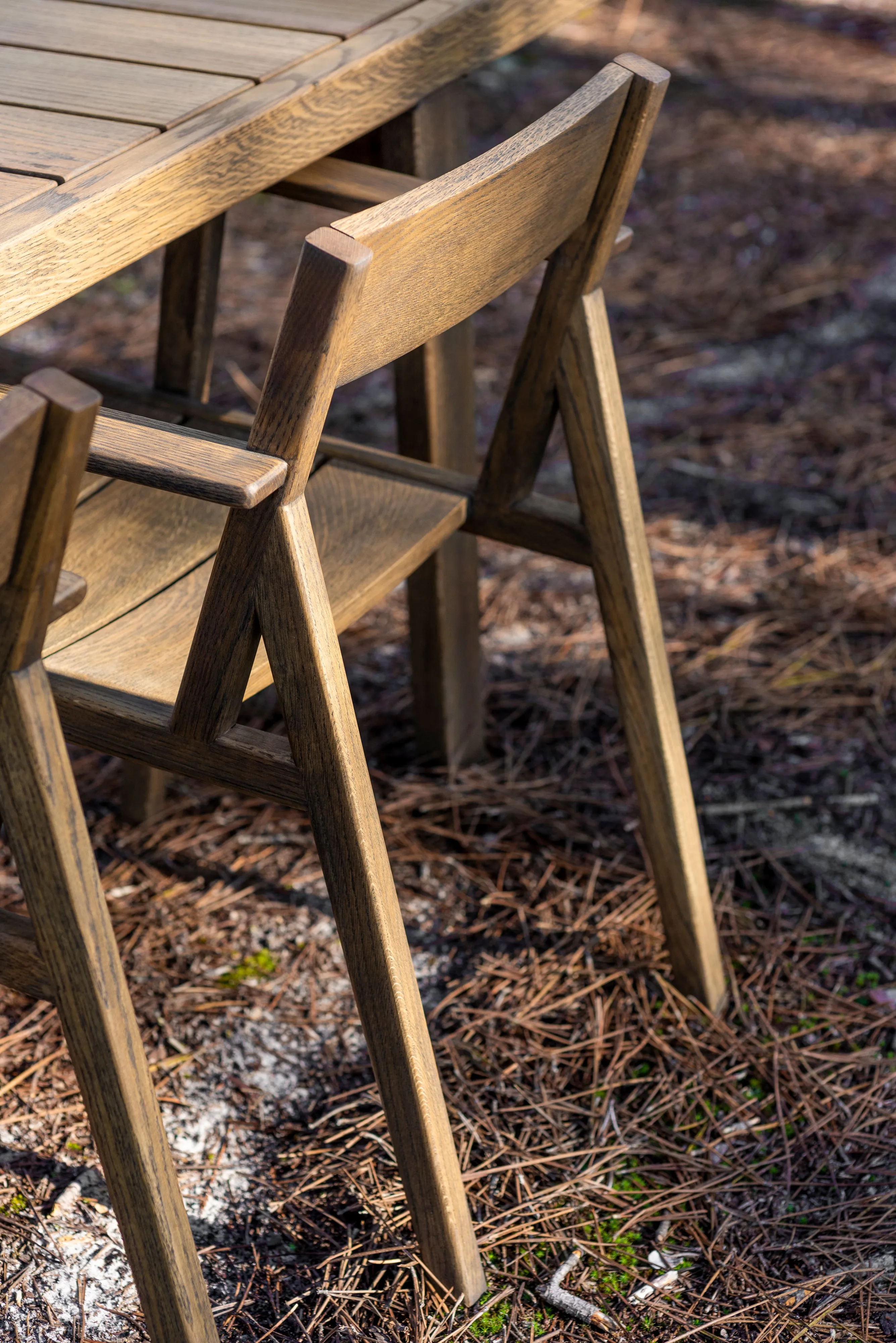 98.6°F OUTDOOR DINING ARMCHAIR