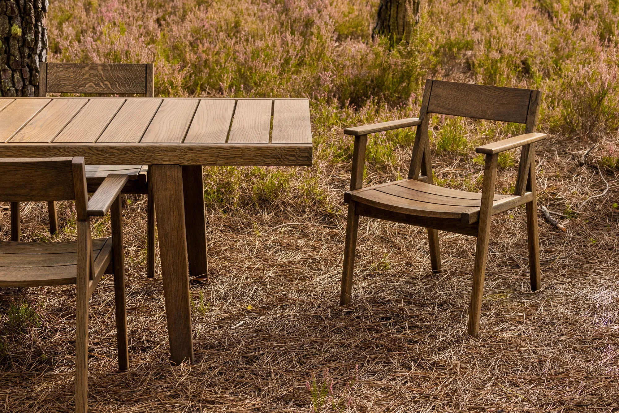 98.6°F OUTDOOR DINING ARMCHAIR
