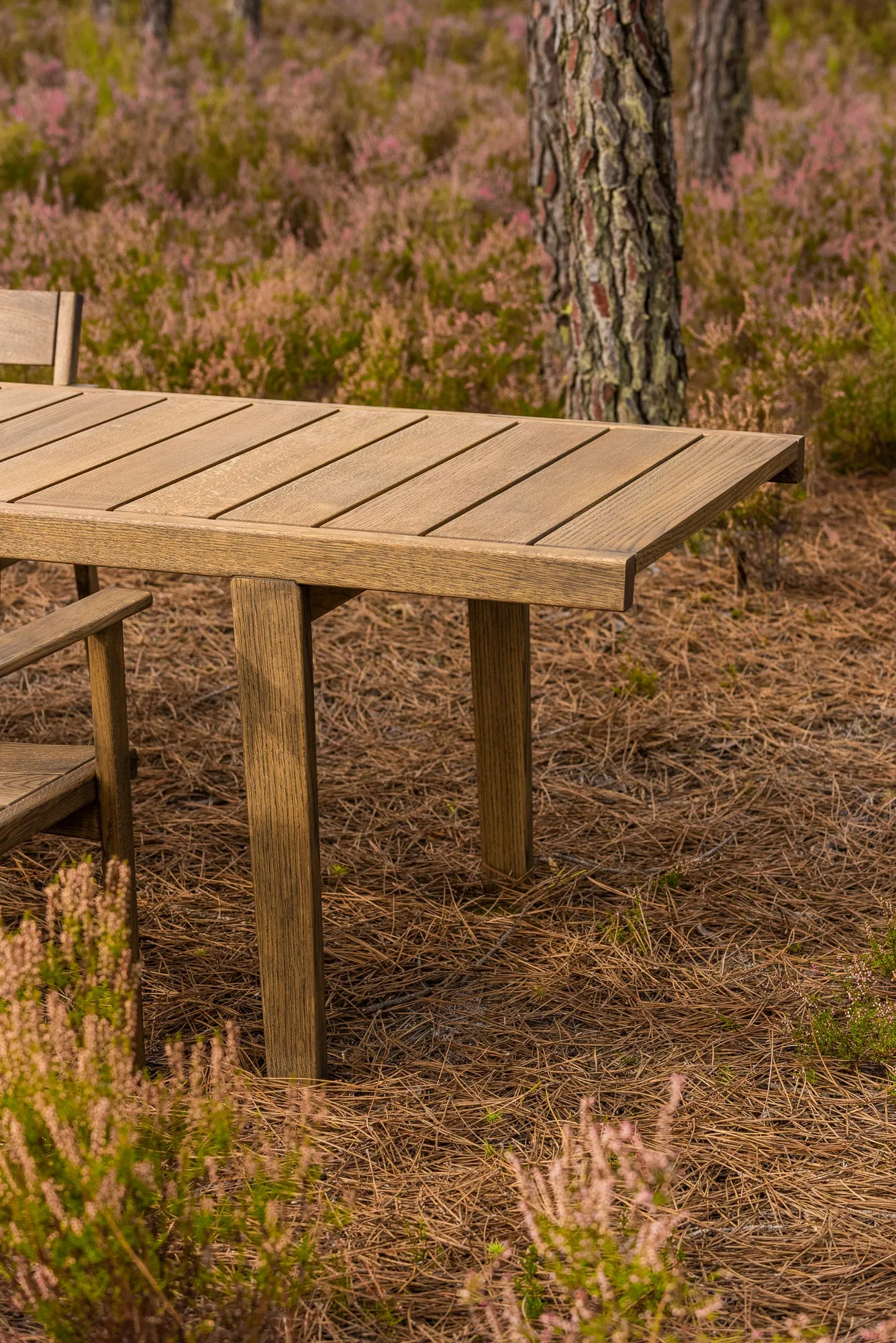 98.6°F OUTDOOR DINING TABLE