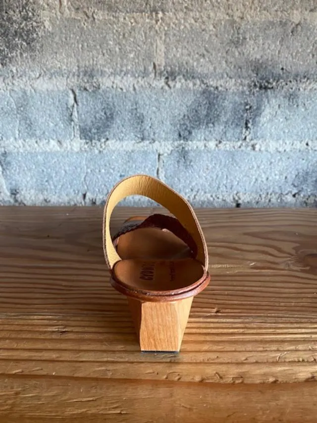 Cydwoq Bracket Heel Sandal