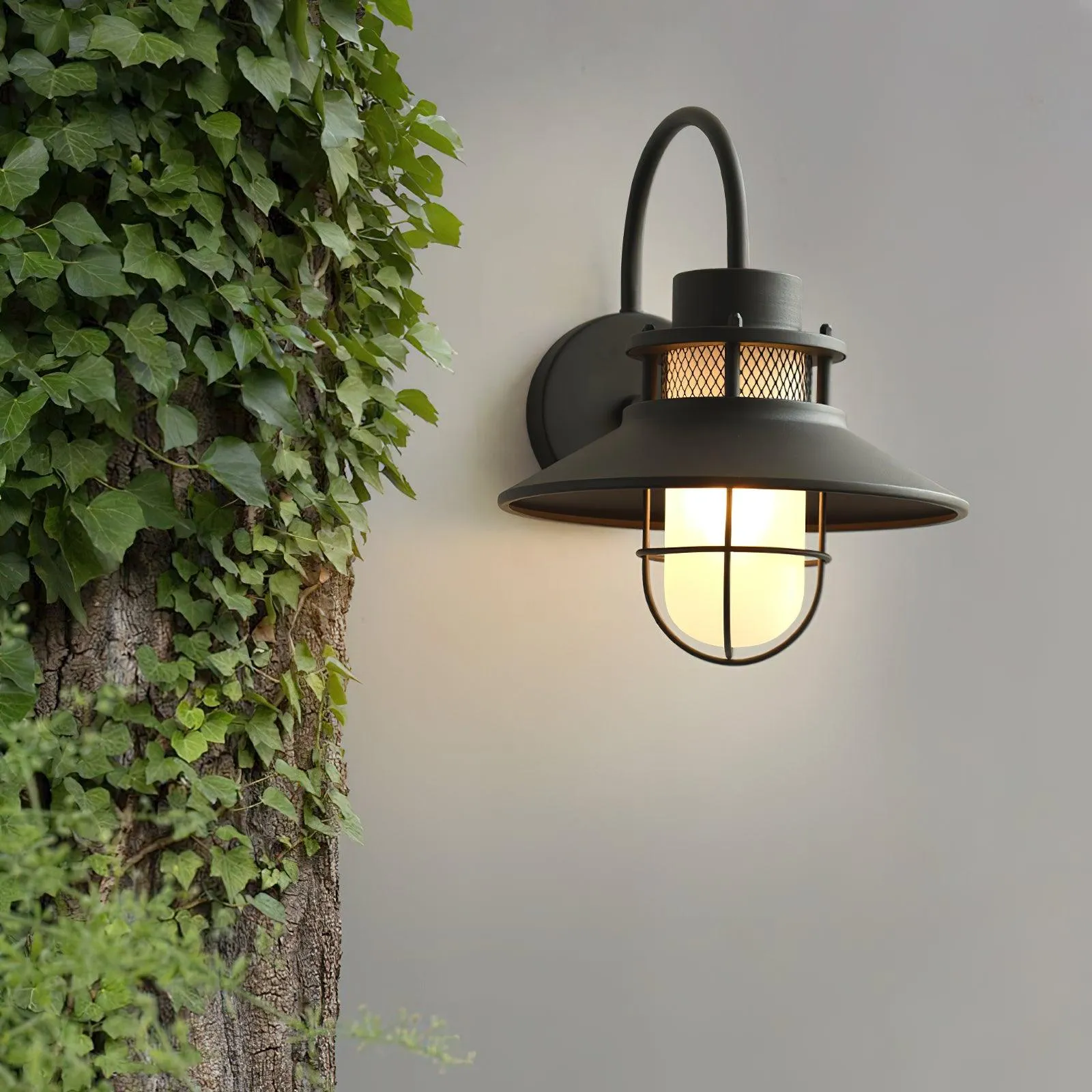 Felix Outdoor Wall Light – Industrial-Style Weatherproof LED Lantern (IP65)