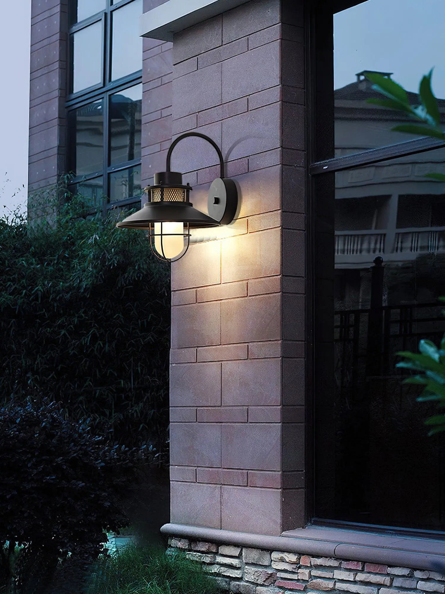 Felix Outdoor Wall Light – Industrial-Style Weatherproof LED Lantern (IP65)