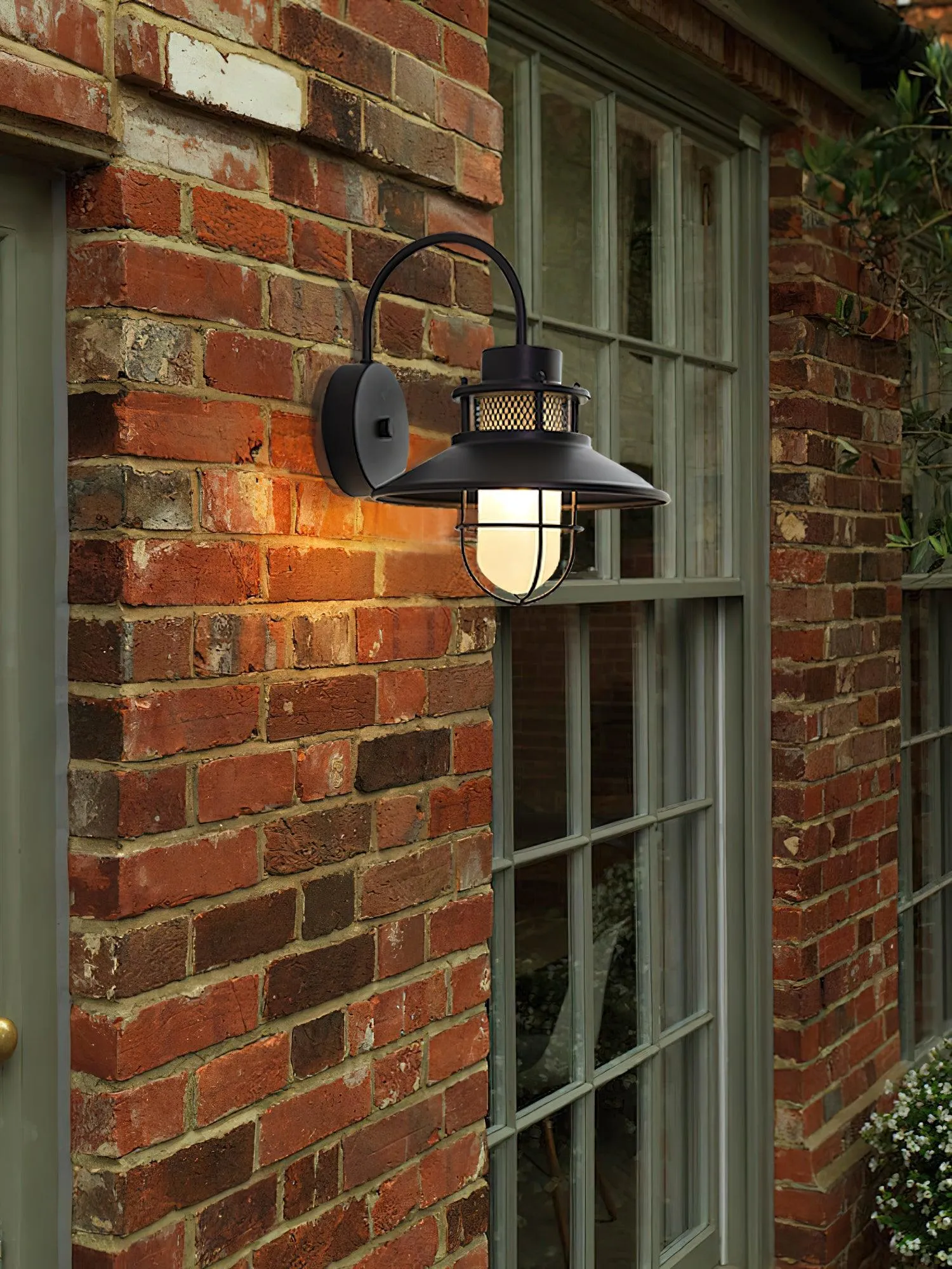 Felix Outdoor Wall Light – Industrial-Style Weatherproof LED Lantern (IP65)