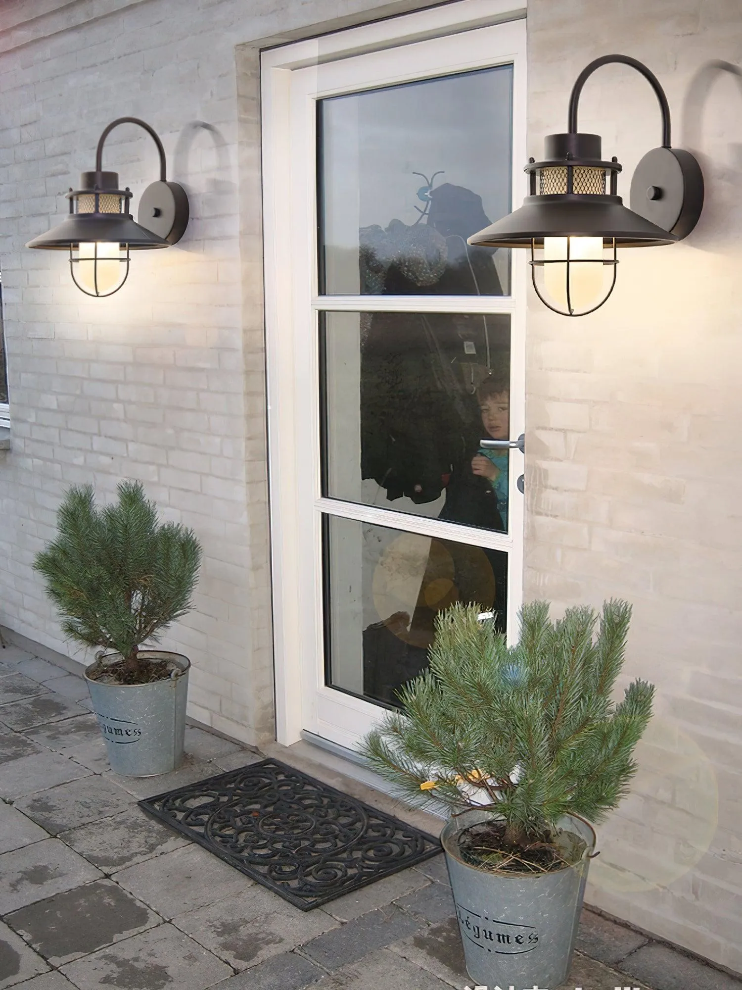 Felix Outdoor Wall Light – Industrial-Style Weatherproof LED Lantern (IP65)