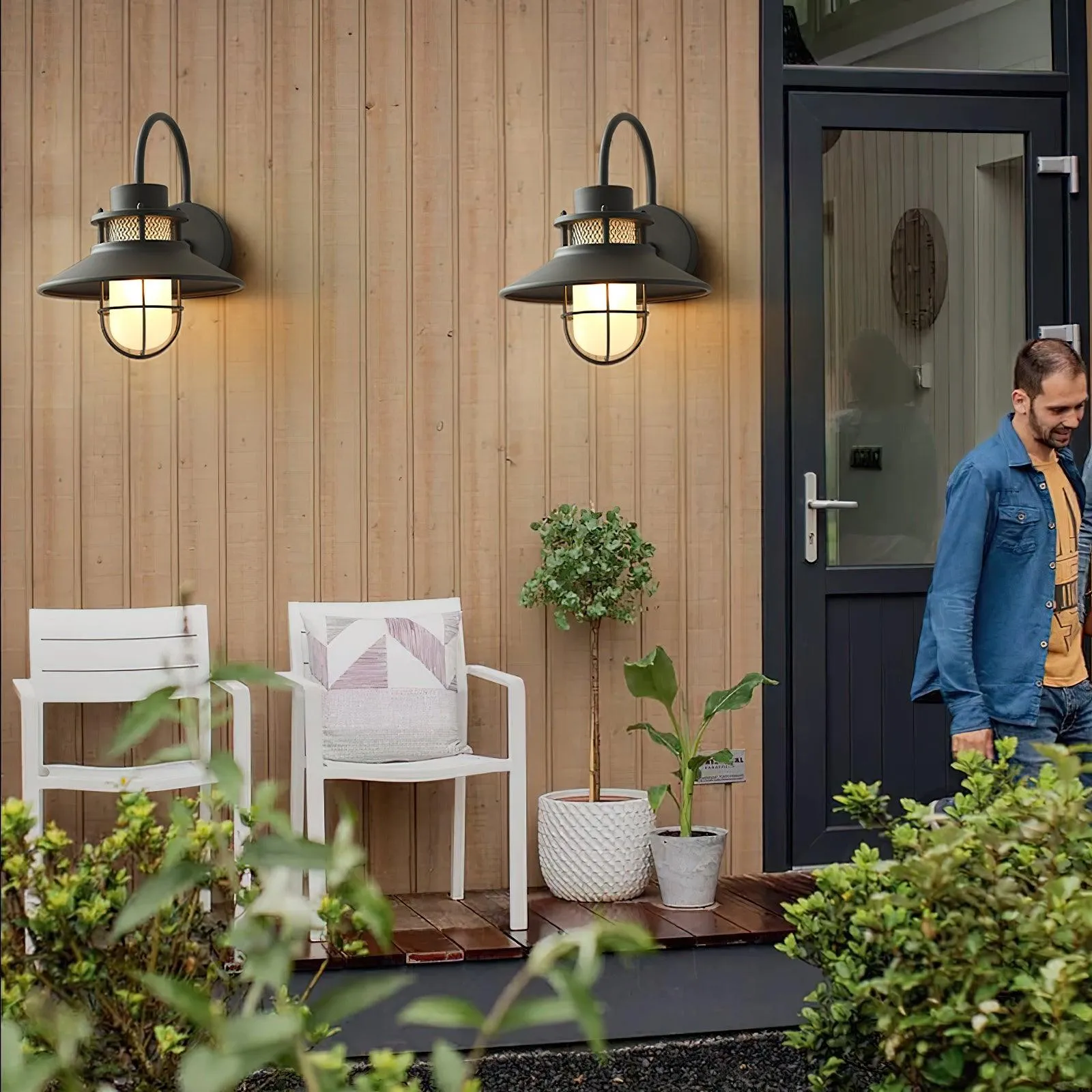 Felix Outdoor Wall Light – Industrial-Style Weatherproof LED Lantern (IP65)