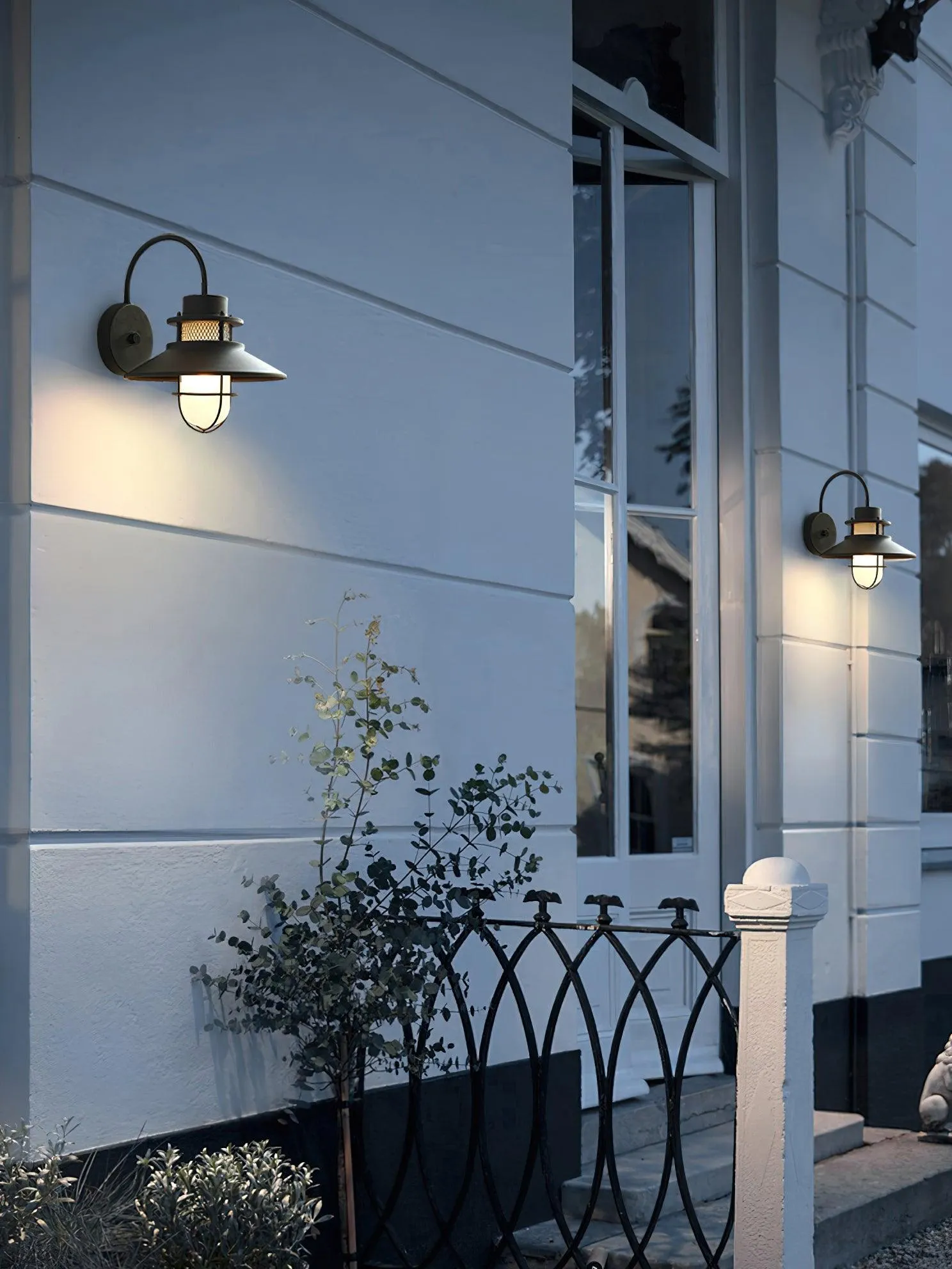 Felix Outdoor Wall Light – Industrial-Style Weatherproof LED Lantern (IP65)