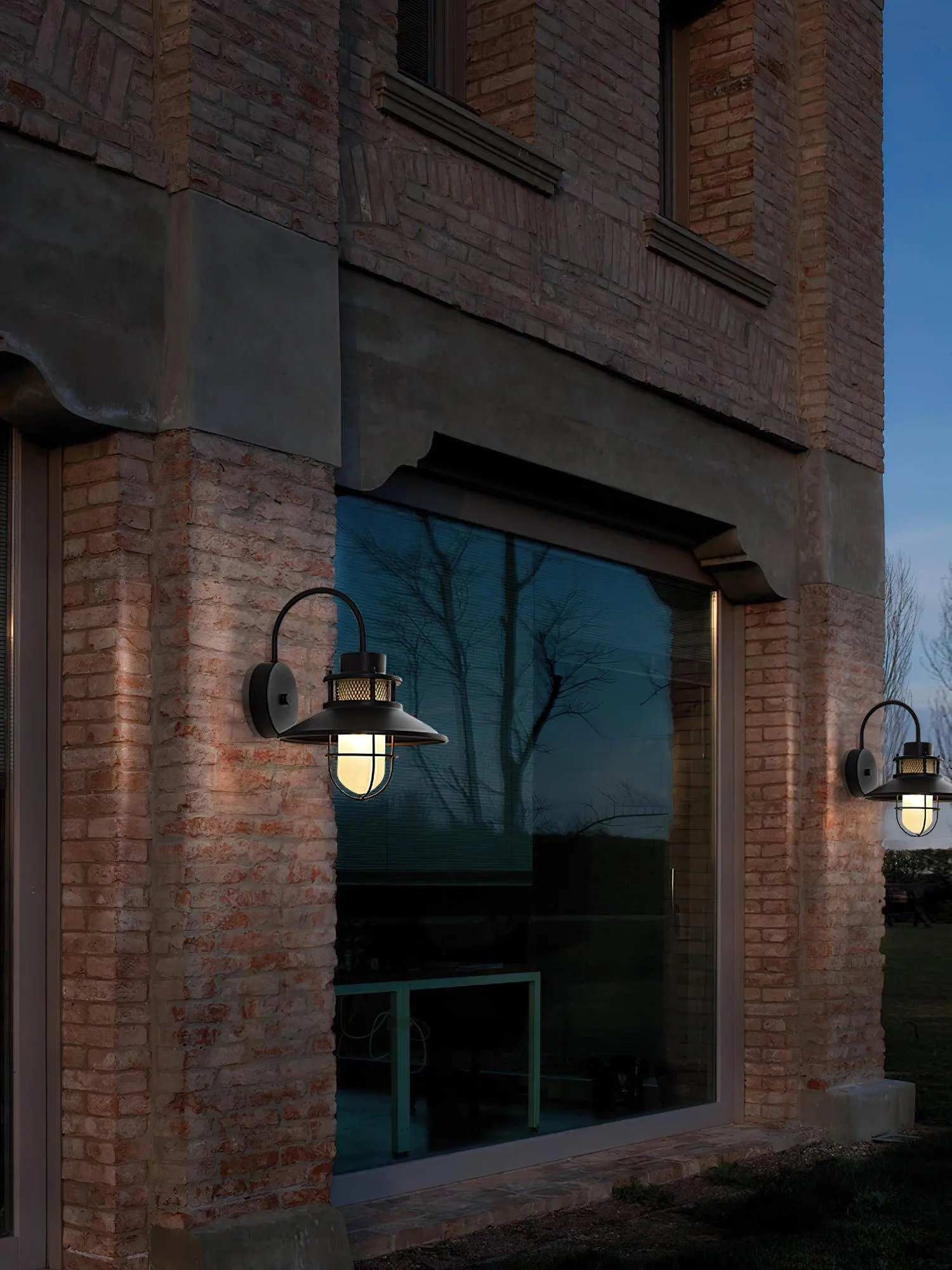 Felix Outdoor Wall Light – Industrial-Style Weatherproof LED Lantern (IP65)