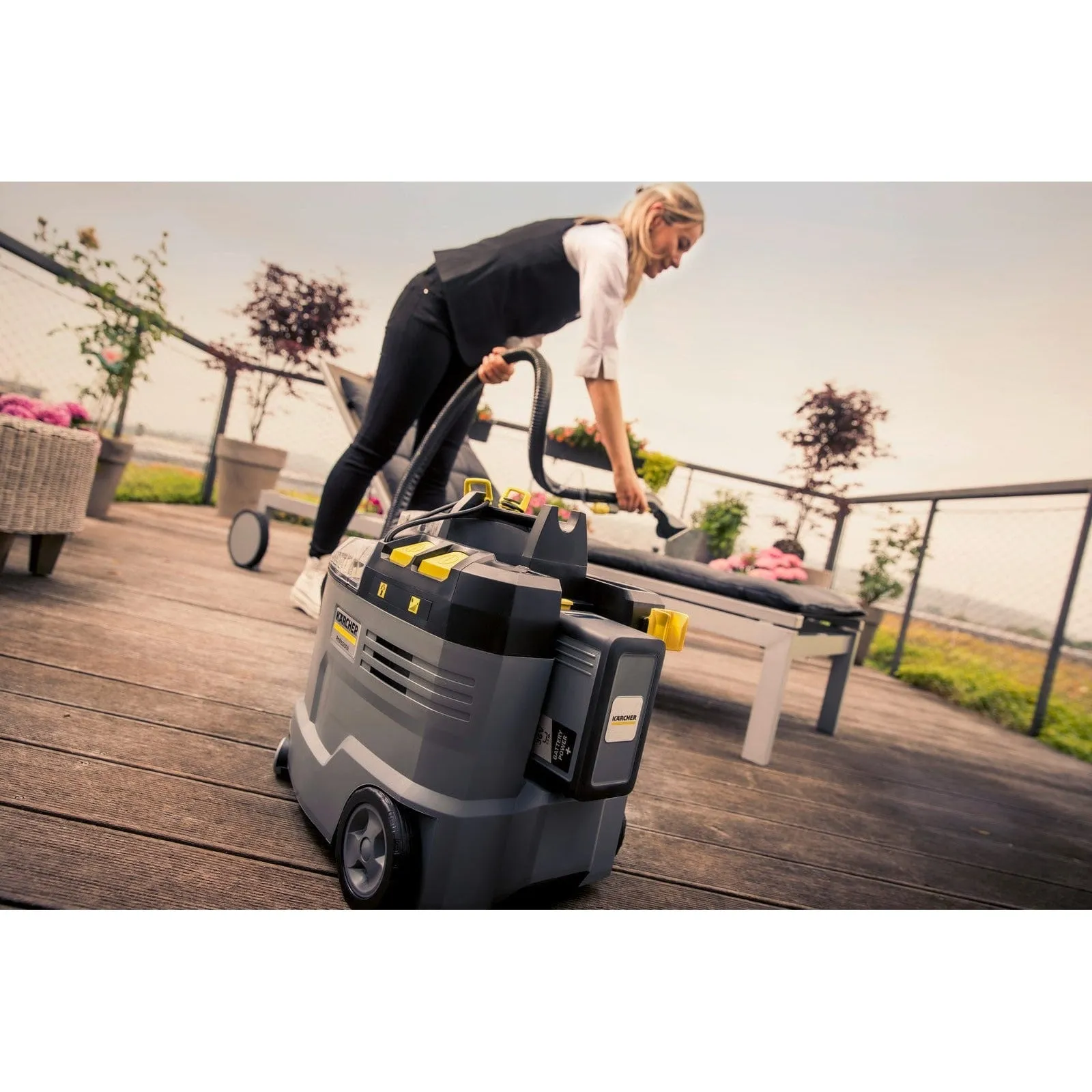 Karcher Cordless Spray-extraction Carpet Cleaner 36V - PUZZI 9/1 BP
