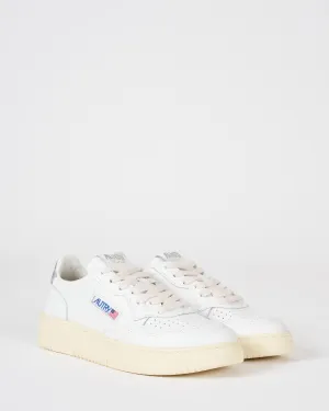 medalist low sneaker