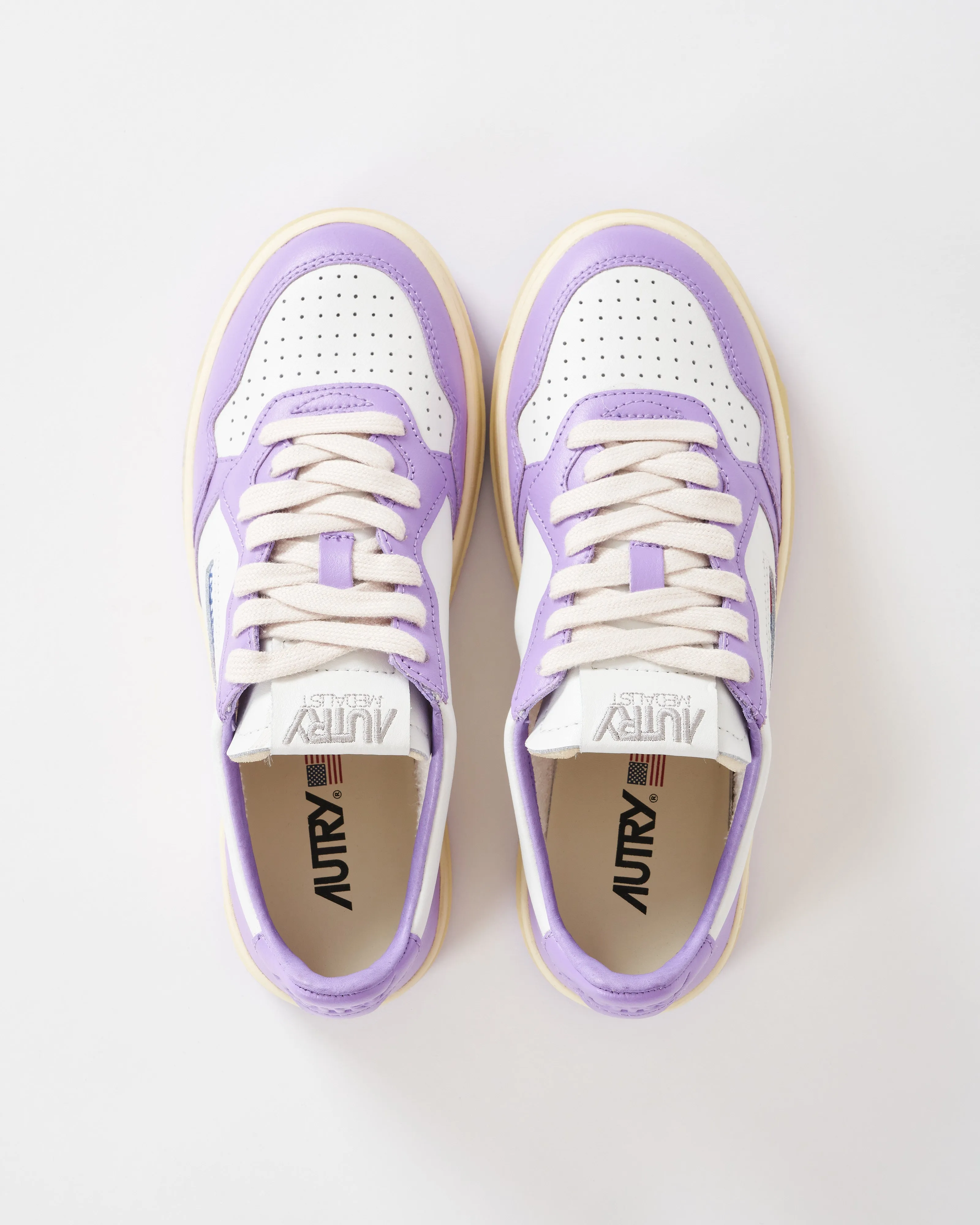 medalist low sneaker