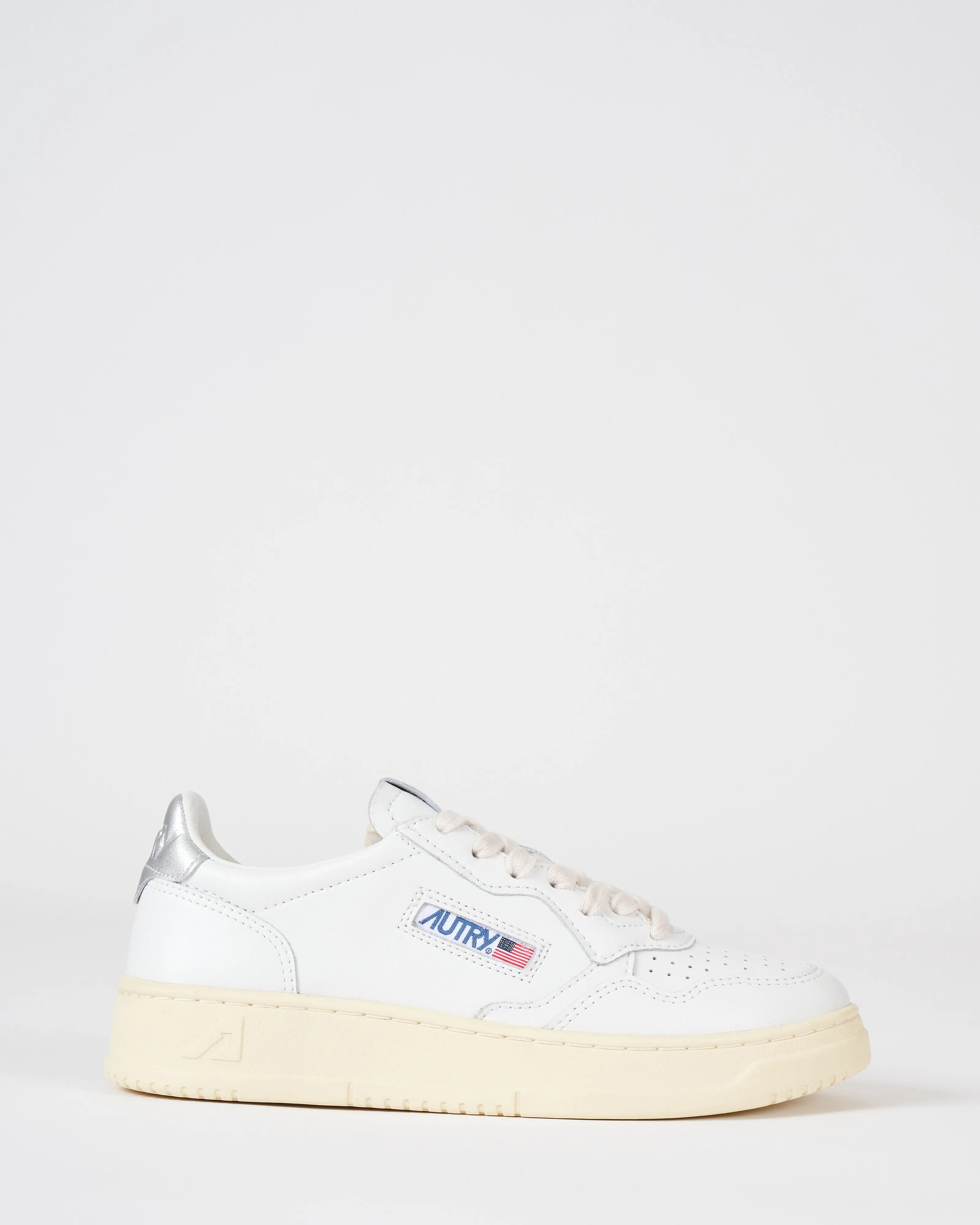 medalist low sneaker