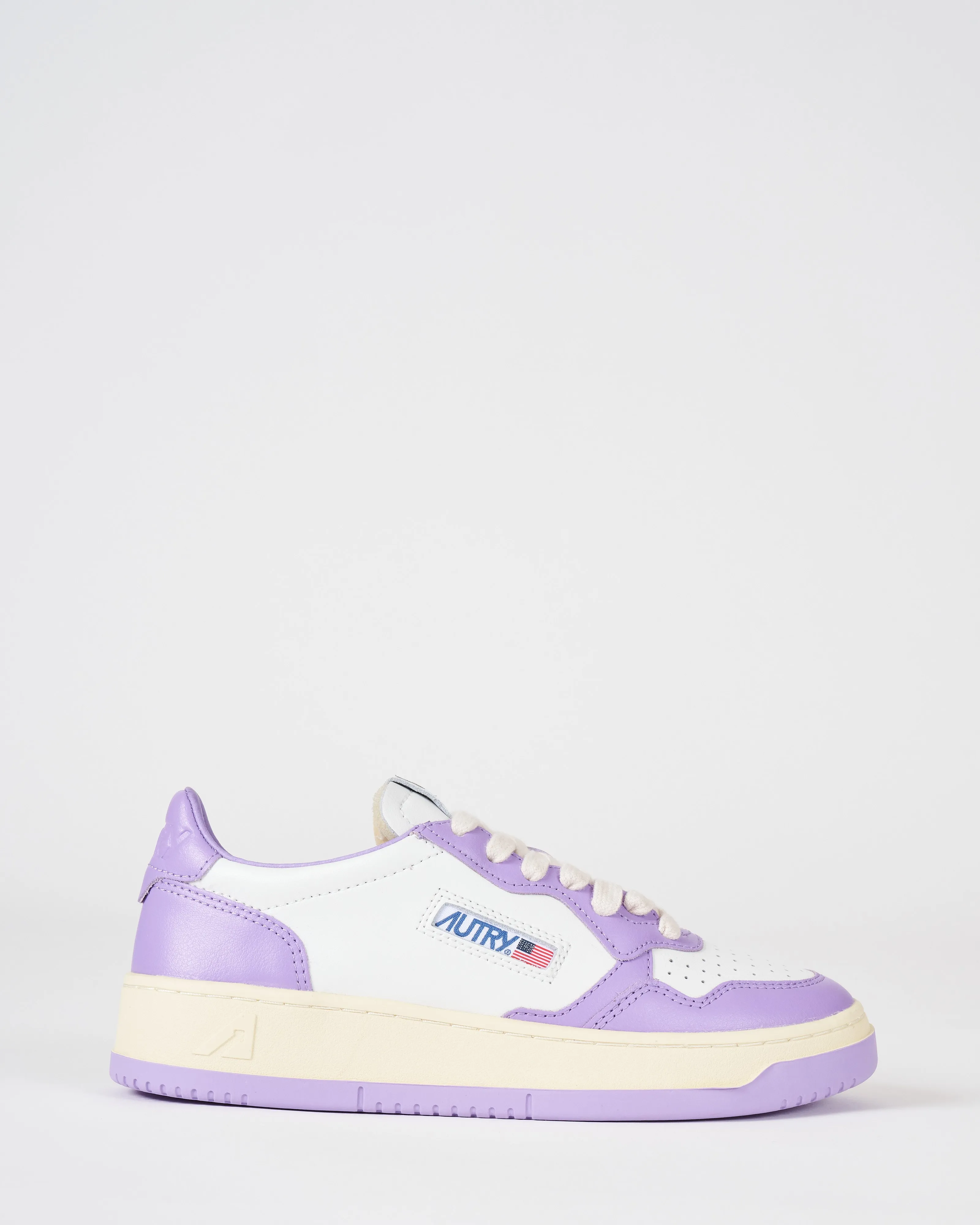 medalist low sneaker