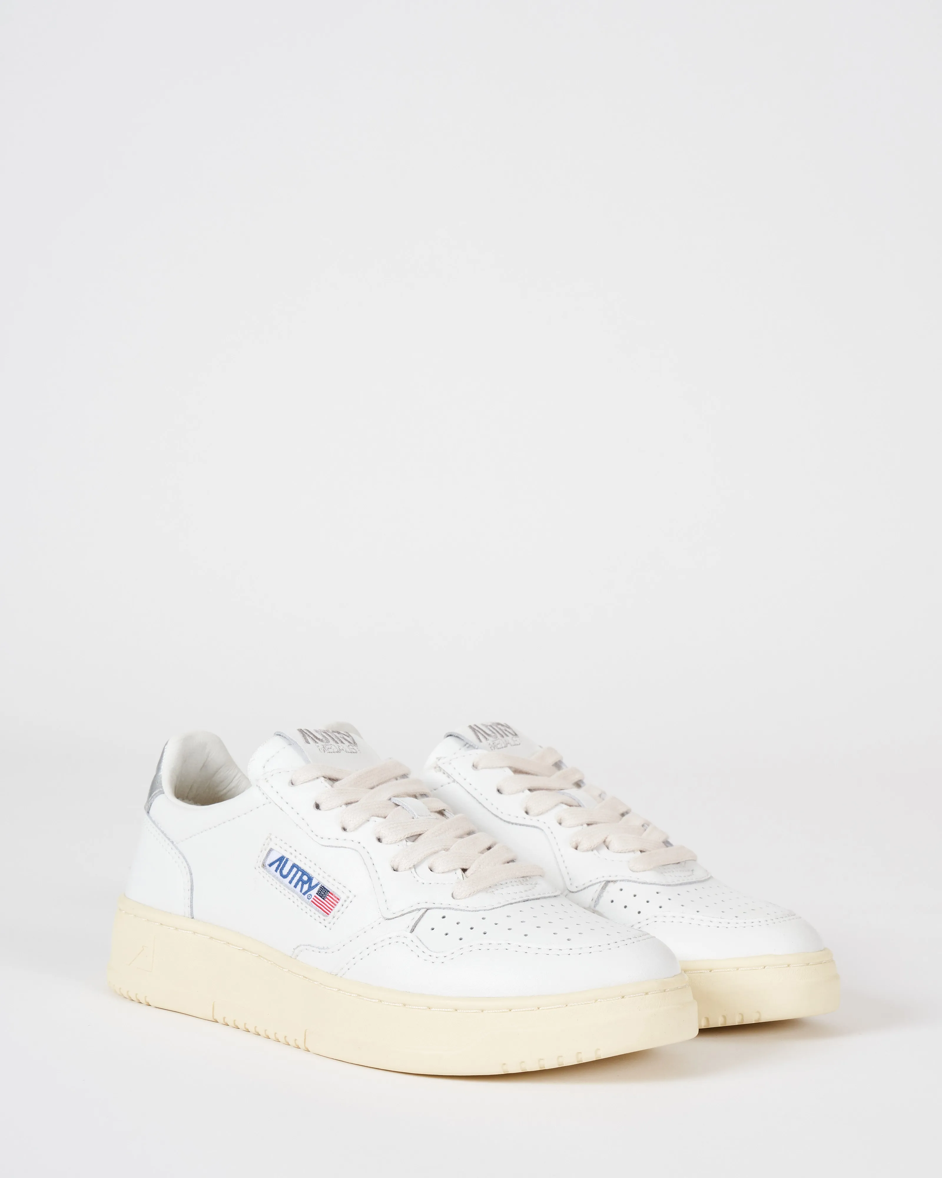 medalist low sneaker
