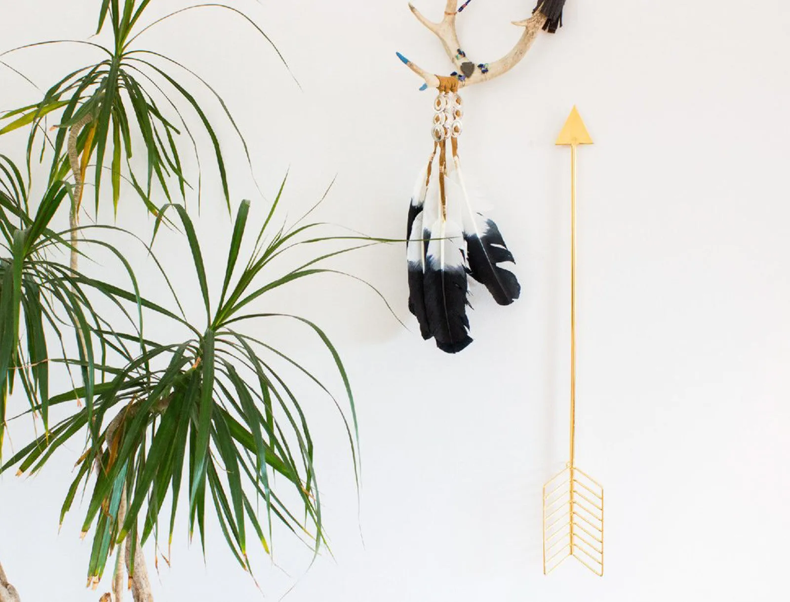 Modern Arrow Black