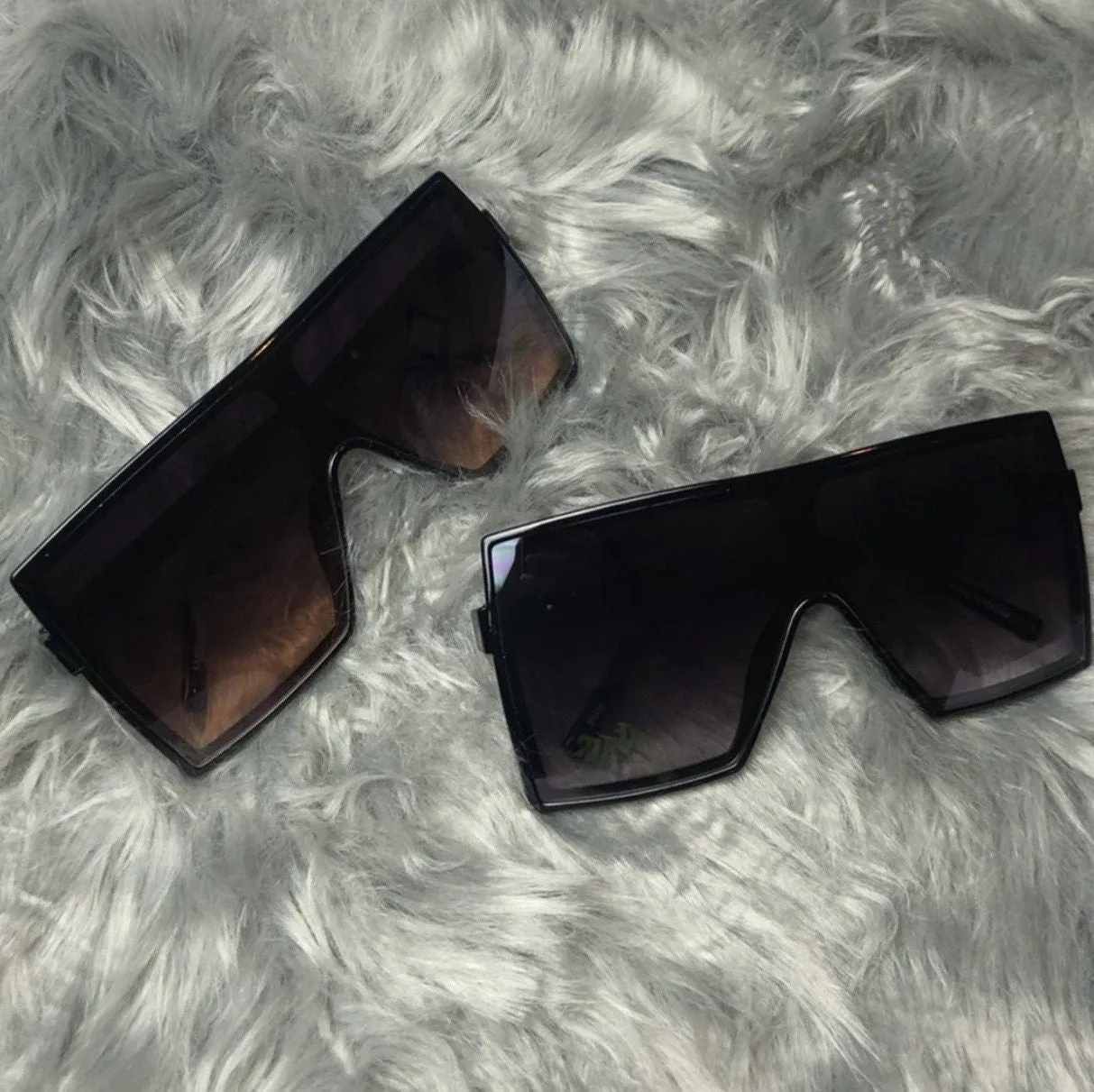 MONEY MOVES Dark Lens Sunglasses