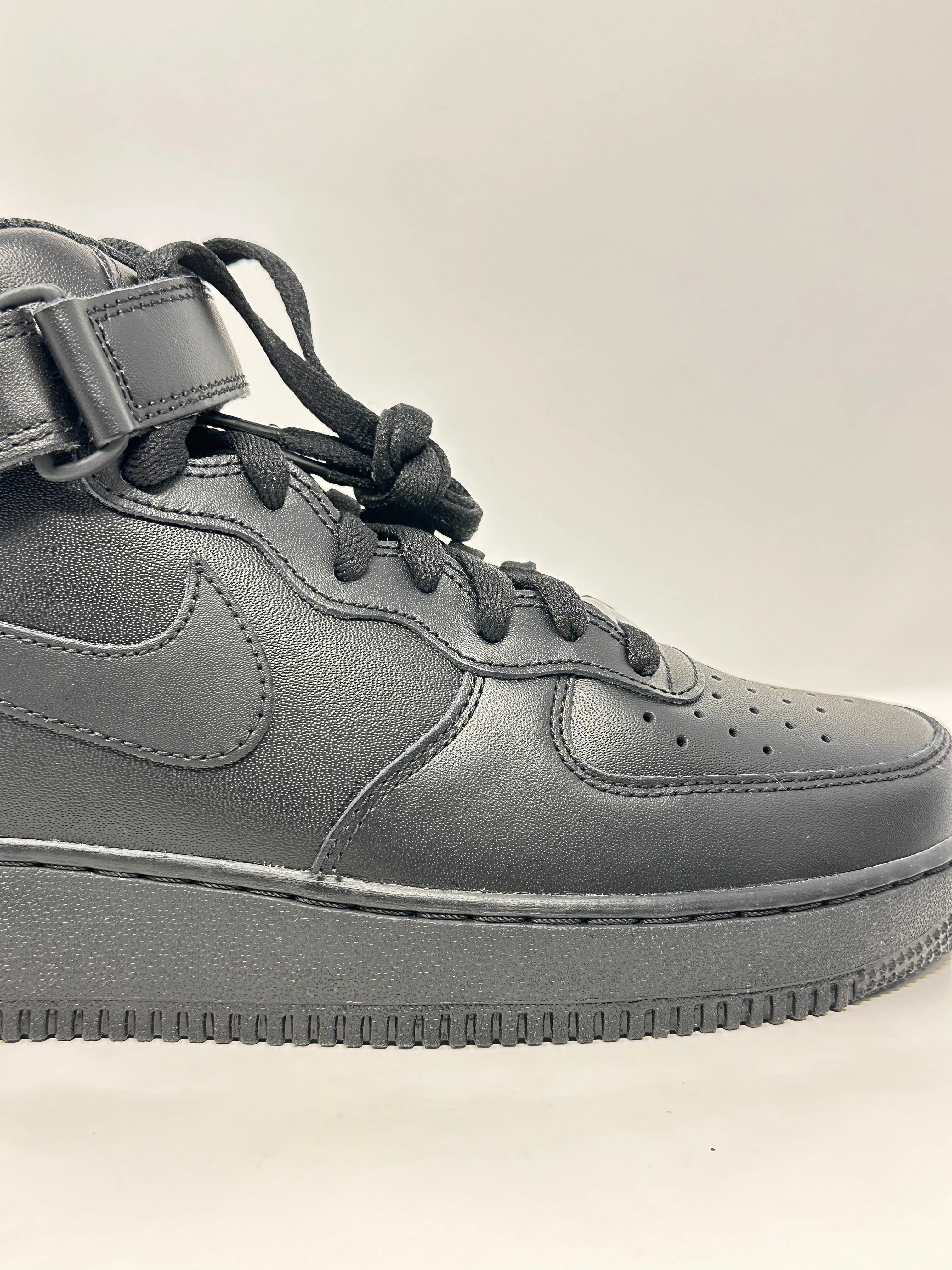 Nike Air Force 1 All Black UK Size 8