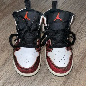 Nike Air Jordan 1 shoes Mid SE GS Wear Away Infrared 23 FB0566-006 size - 9C