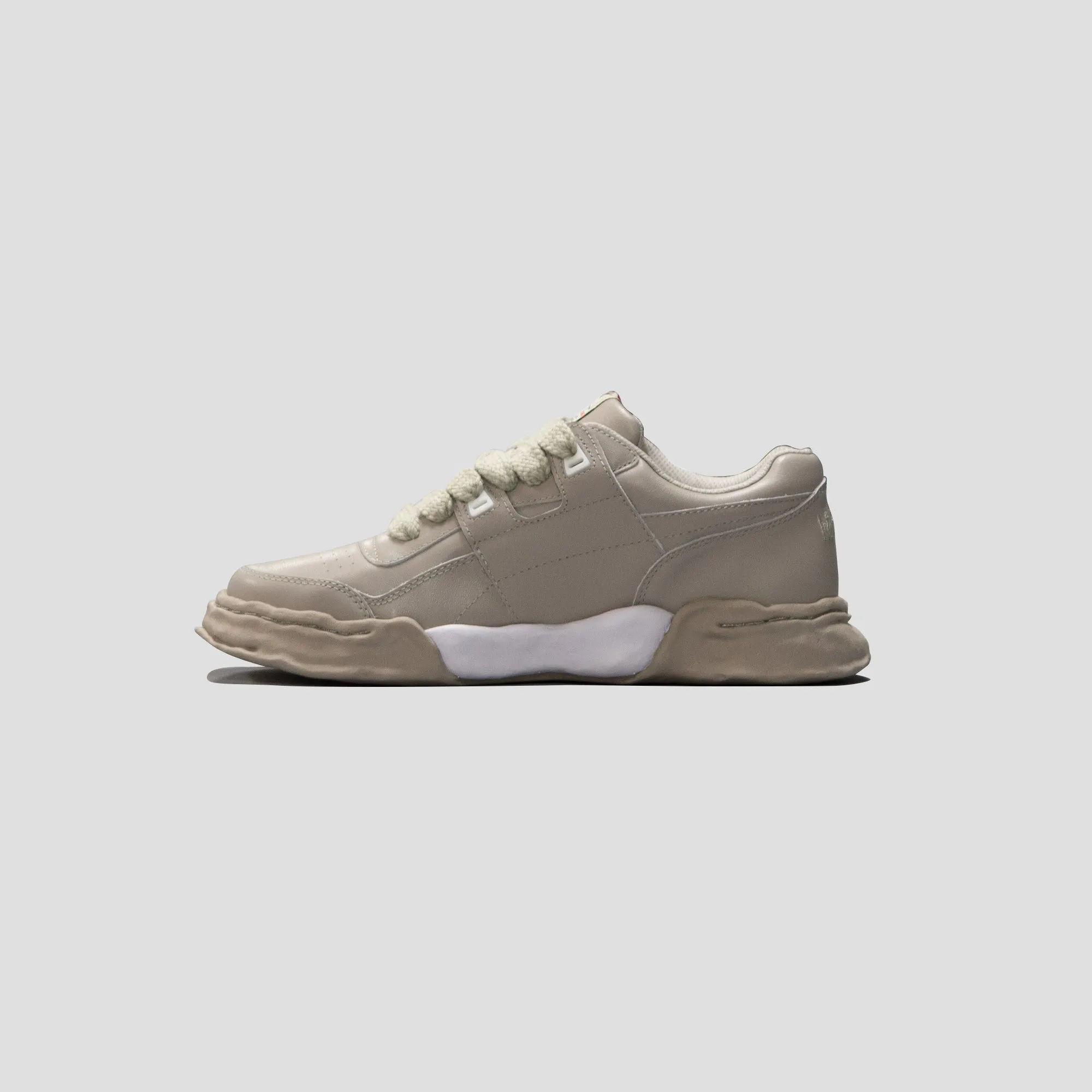 PARKER LOW TOP SNEAKER - GRAY