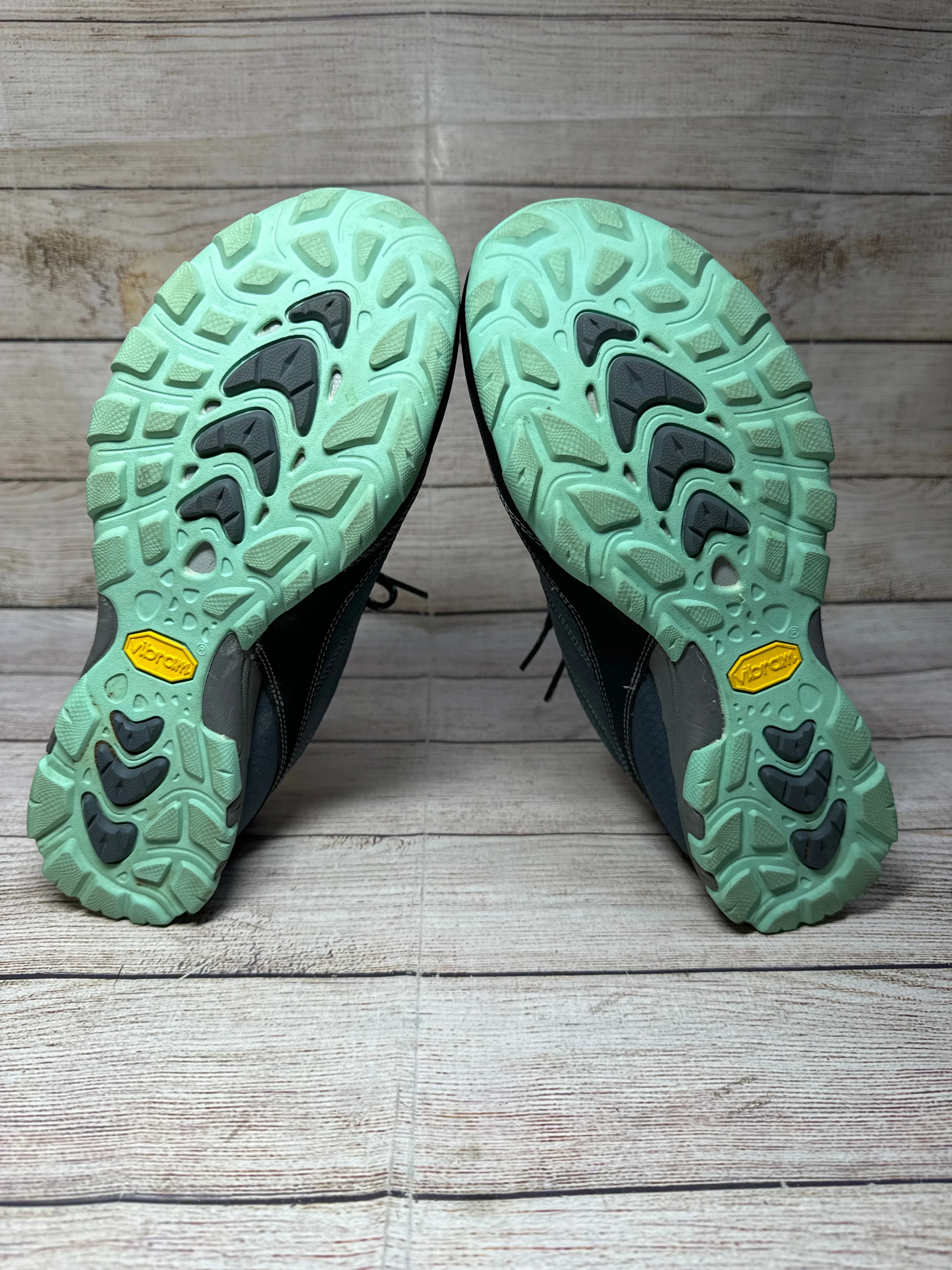 Shoes Athletic By Clothes Mentor  Size: 9