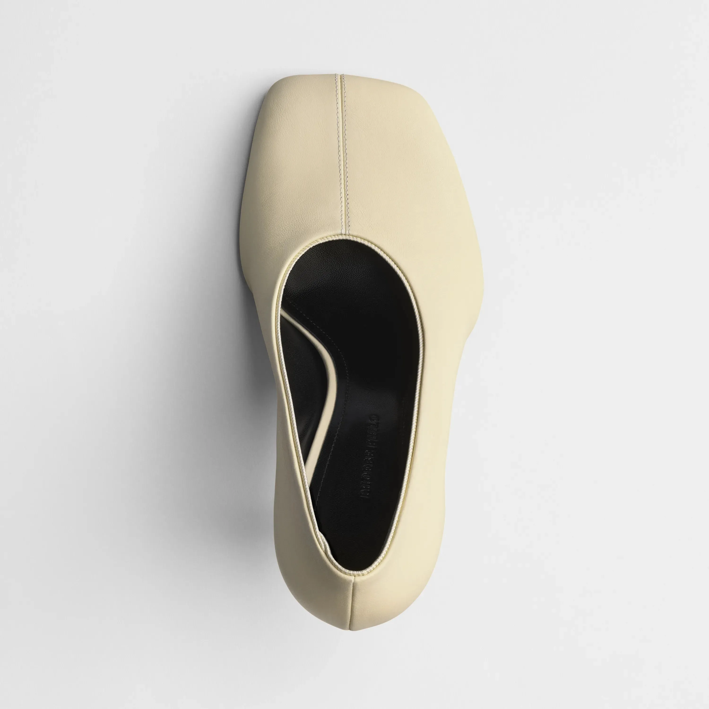 SOFT PUMP 90 | stucco leather