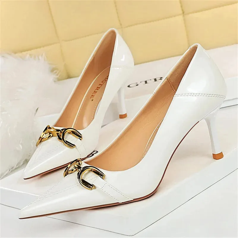 White Leather shoes: Studs Pumps